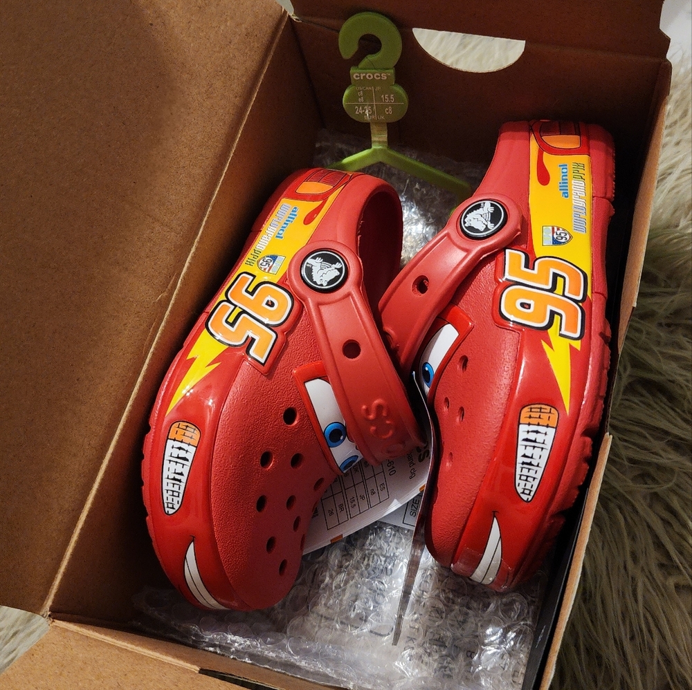 LIGHTNING MCQUEEN CROCS